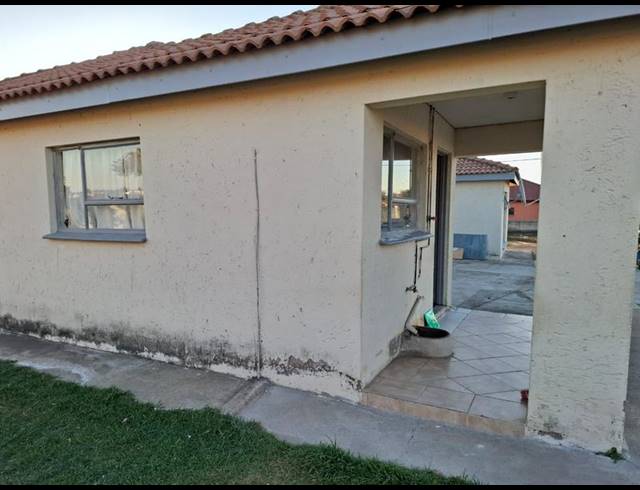 3 BEDROOM HOUSE FOR SALE IN MOKOPANE RURAL